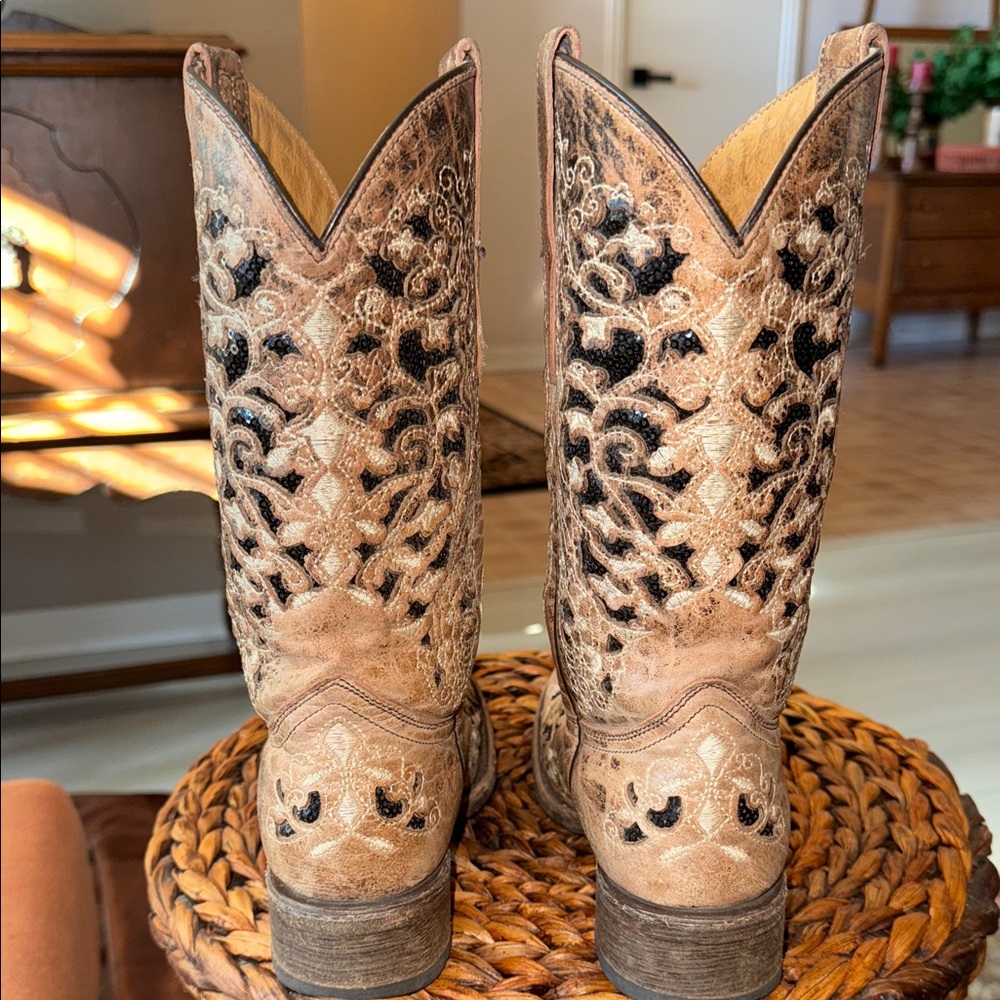 Corral Teens Elegant Tan and Black Western Boots Size 2.5 M - Picture 4 of 9